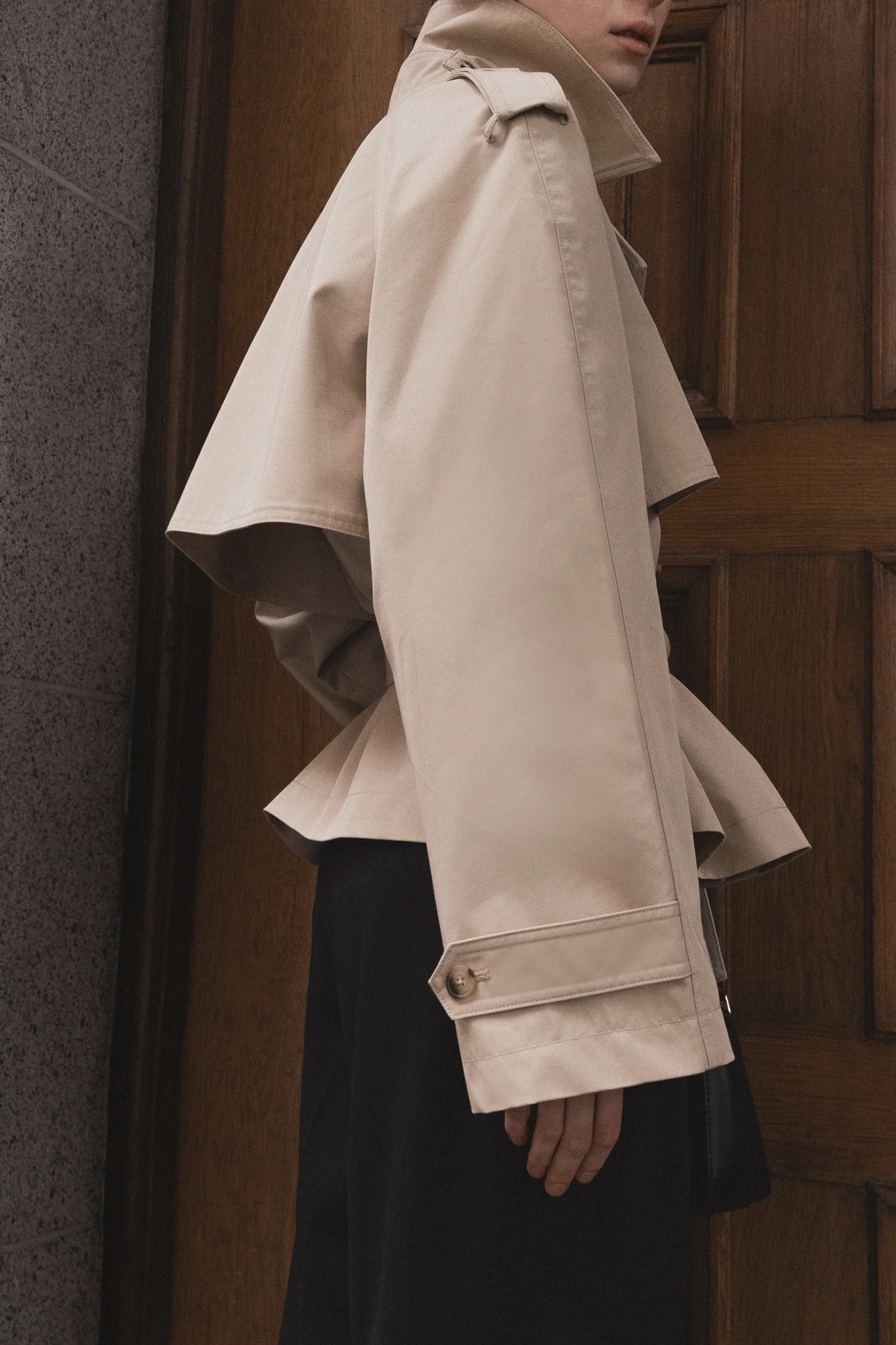 SHORT BELTED TRENCH COAT - Image 4