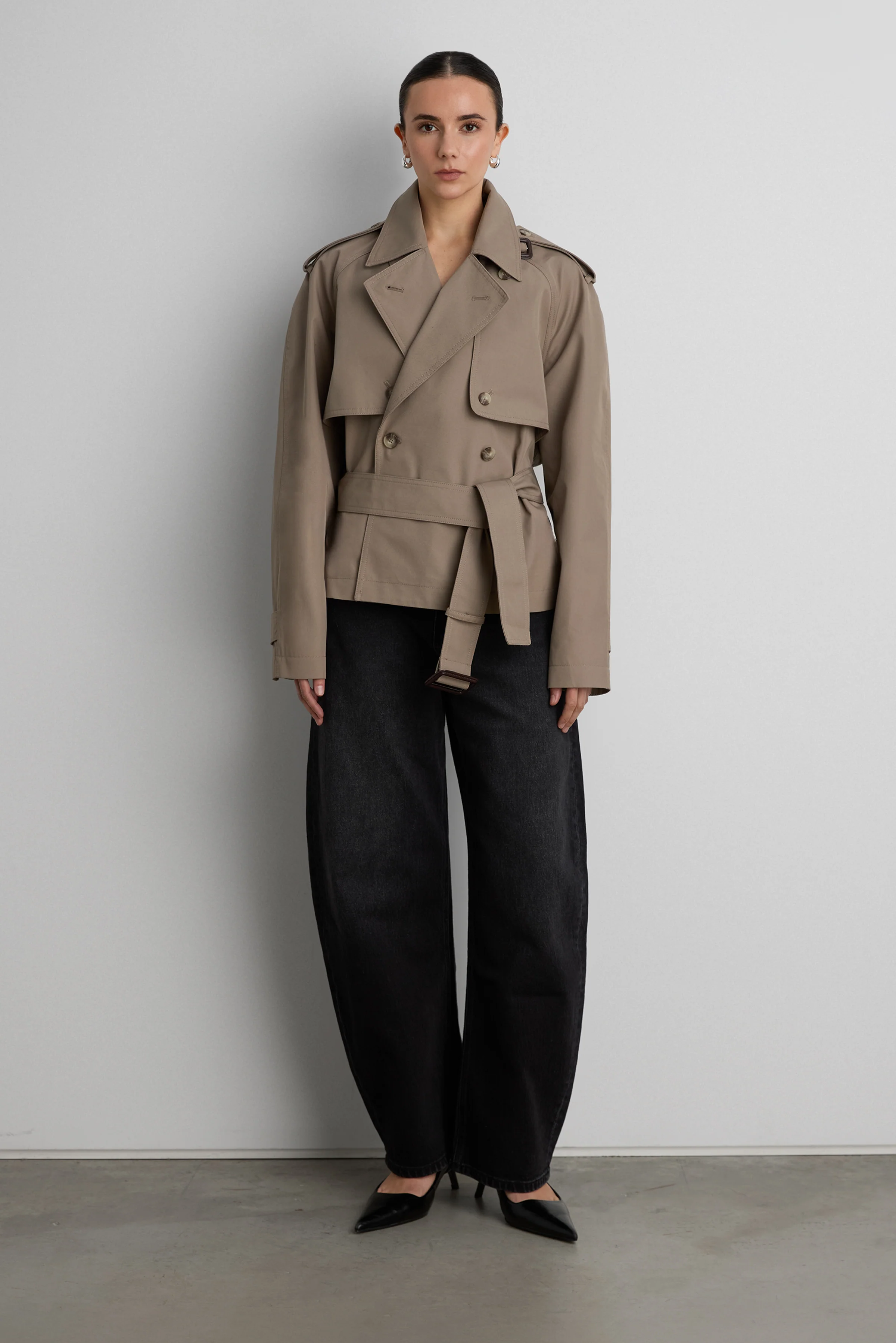 SHORT BELTED TRENCH COAT - Image 9