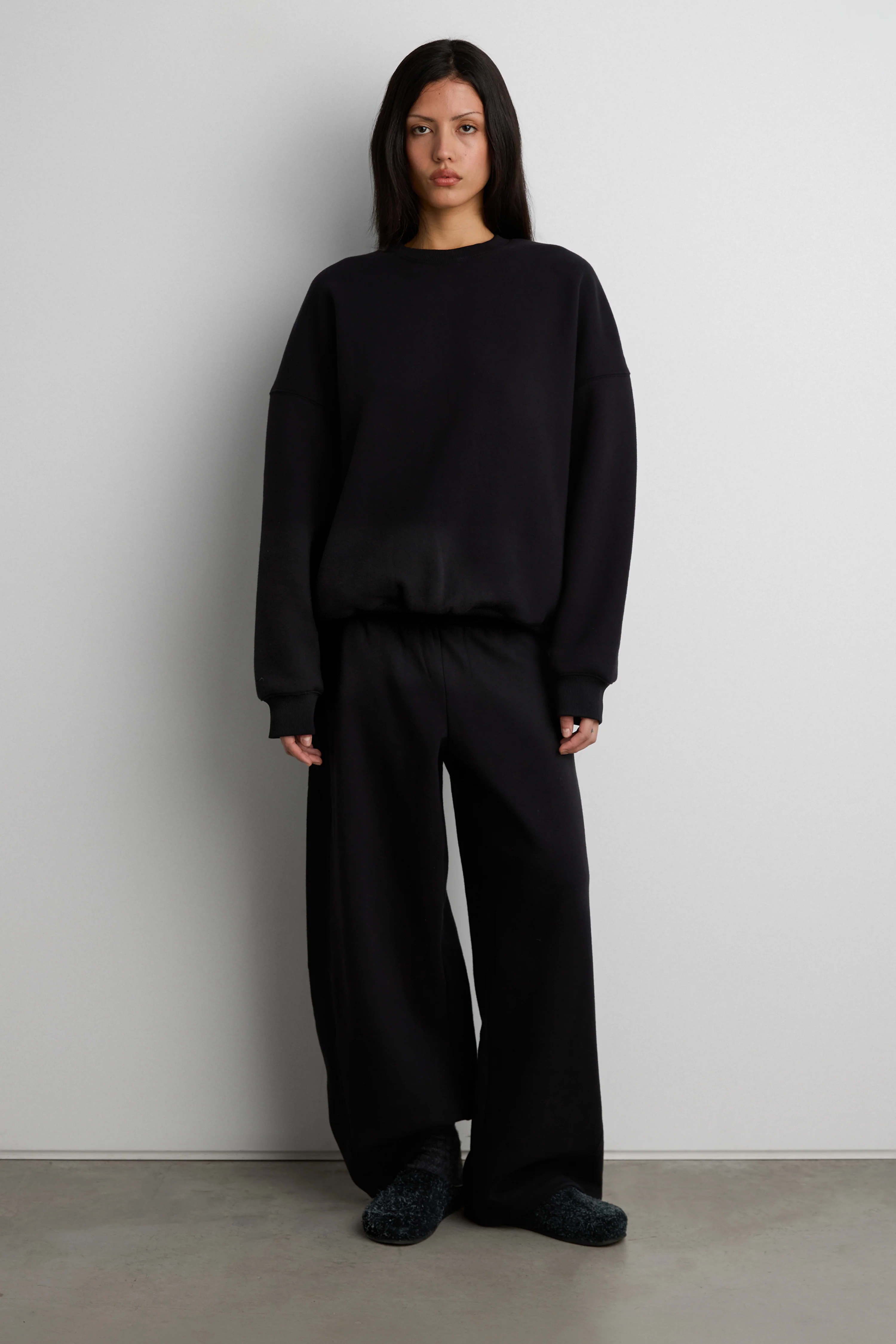 FLEECE STUDIO CREWNECK SWEATSHIRT WITH POCKETS - Image 7