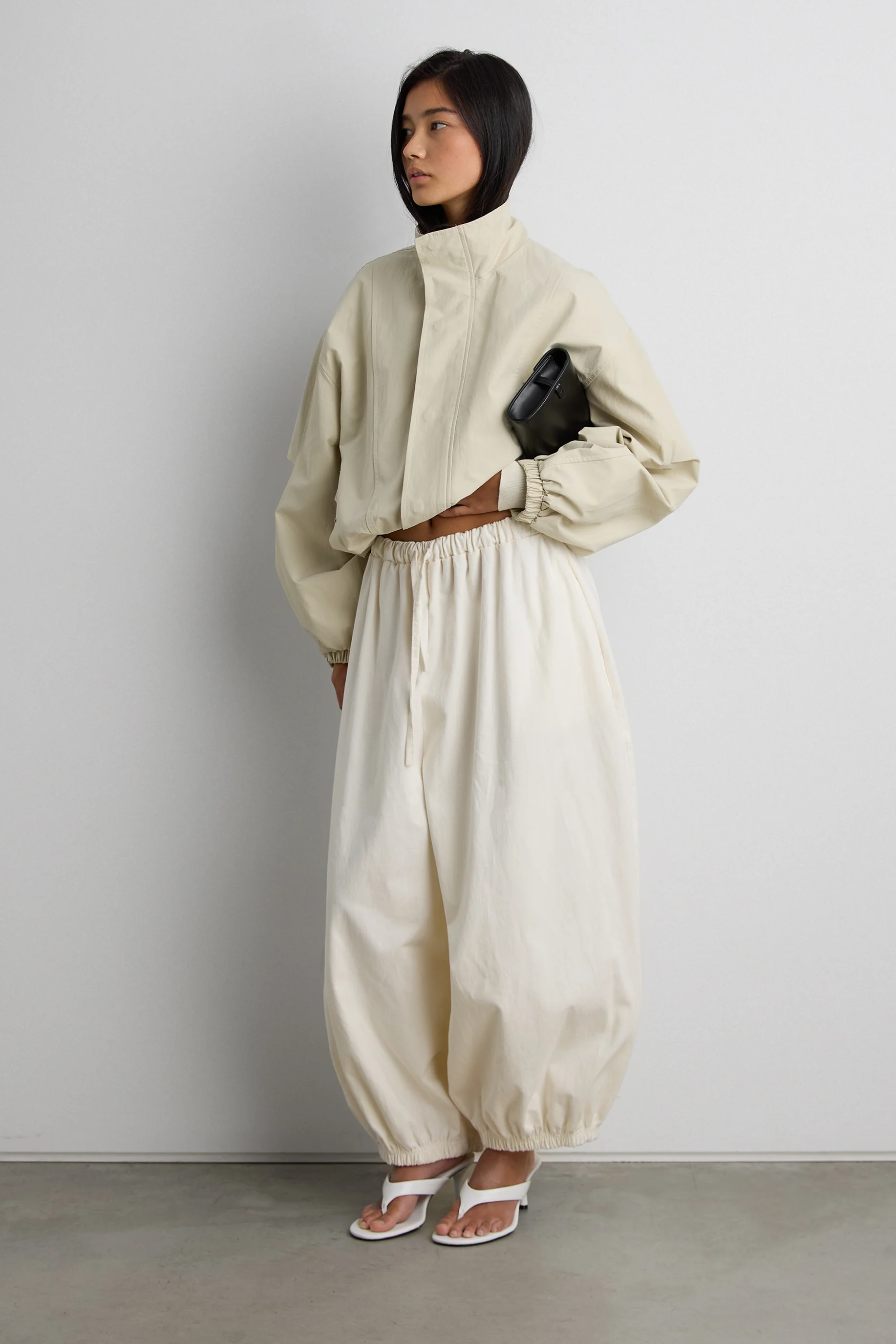 HIGH FUNNEL NECK CROPPED DRAWSTRING JACKET - Image 4