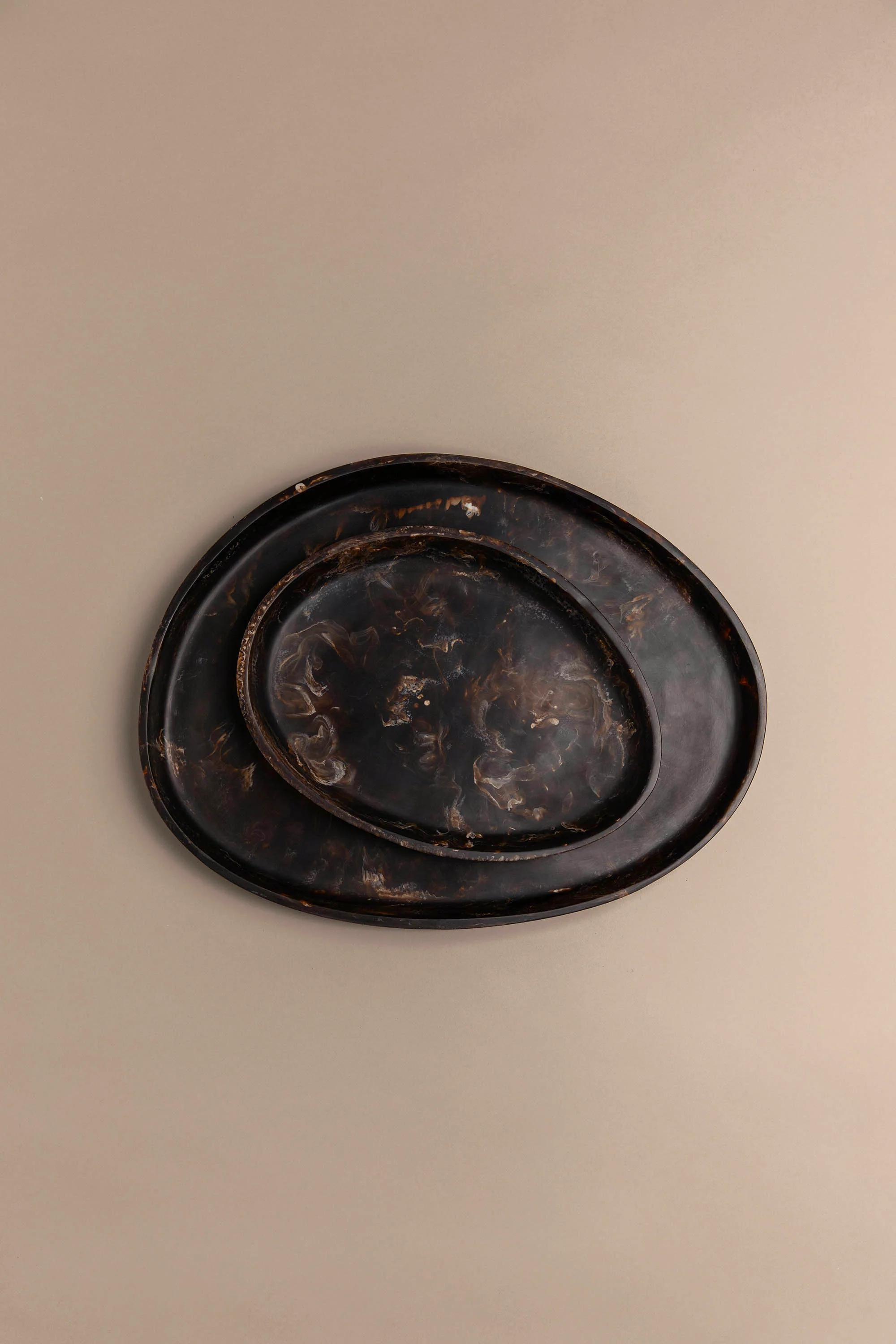 LARGE PEBBLE RESIN TRAY - Image 5