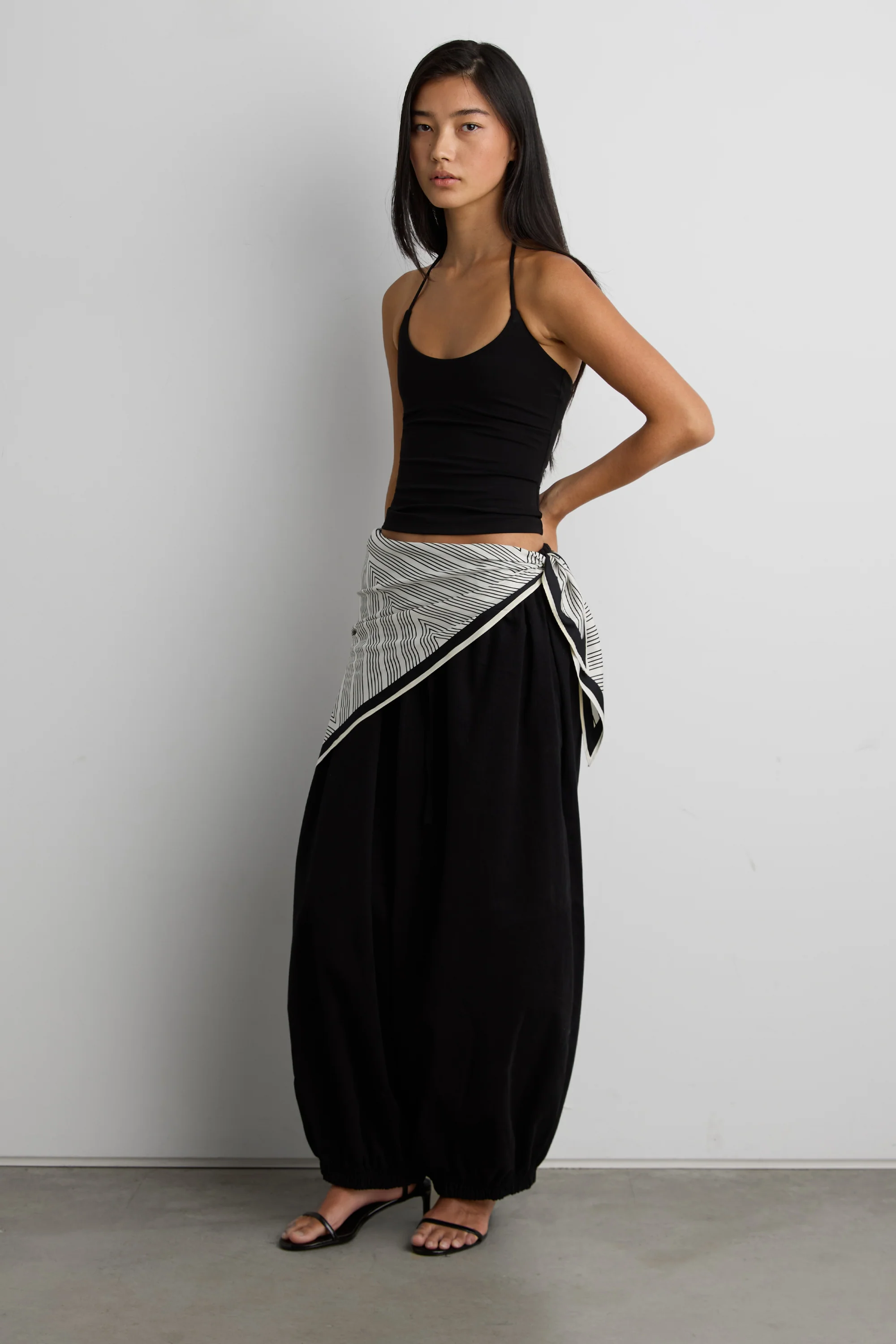 MONOCHROME ZIGZAG SCARF - Image 5