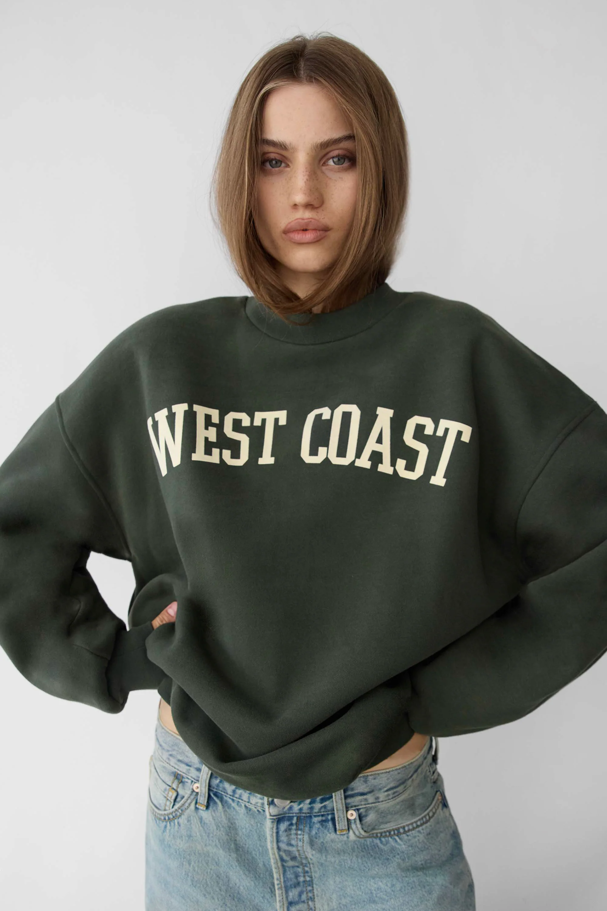 OVERSIZED GRAPHIC SWEATSHIRT - Image 3